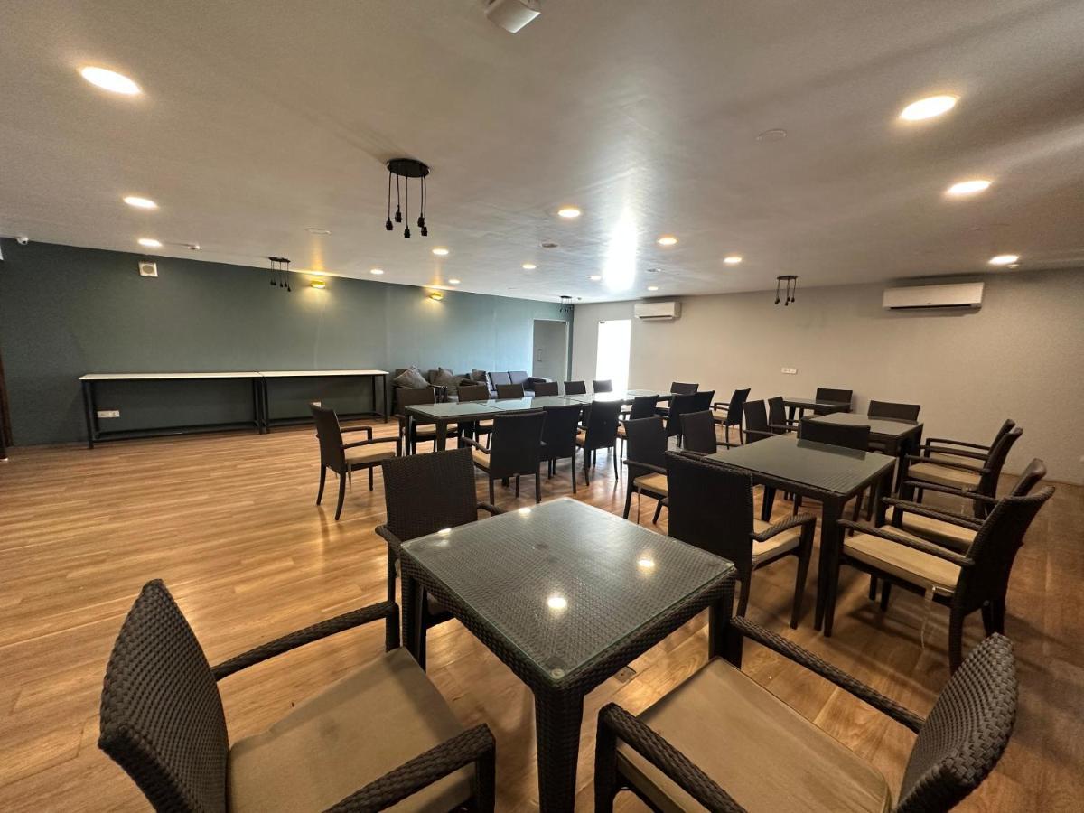 Upar Hotels Indiranagar Бангалор Экстерьер фото