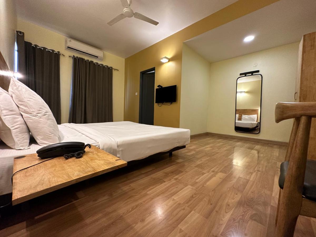 Upar Hotels Indiranagar Бангалор Экстерьер фото
