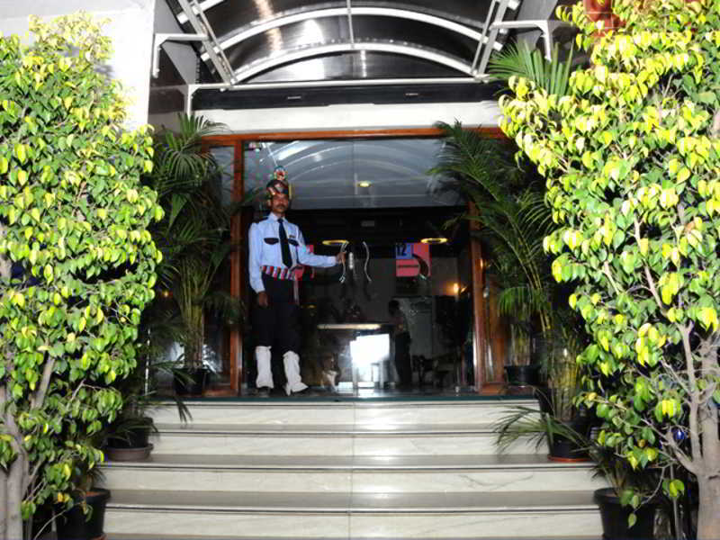 Upar Hotels Indiranagar Бангалор Экстерьер фото